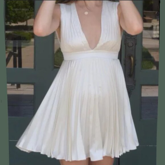 Brand New Women's Abercrombie & Fitch Pleated Sleeveless Silk Mini Dress - Picture 1 of 15